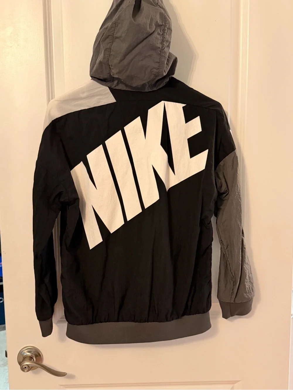 Nike Boys Black & Gray Windbreaker Jacket with Hood - size Large